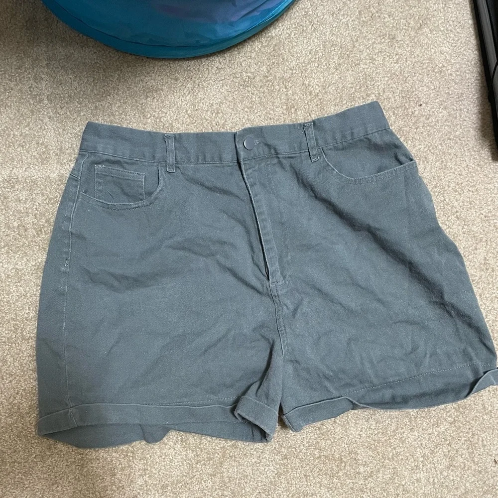 High Rise Mom Shorts - Picture 3 of 3